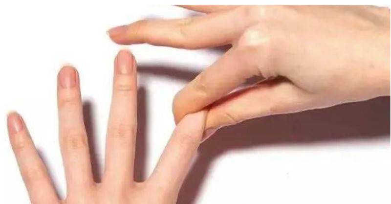 手指看內臟健康狀況！簡單測試「握拳30秒」就知血管是否堵塞　教你「按摩7招」防病養生